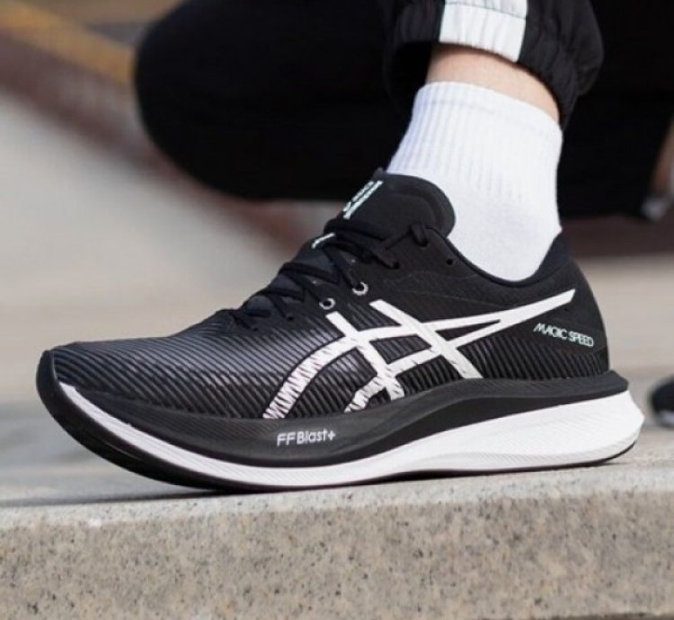 Asic S Magic Speed 3 Wide Running Shoes