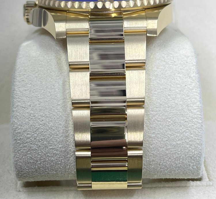 Rolex Submariner Date 41mm 126618lb 18k Yellow Gold Blue