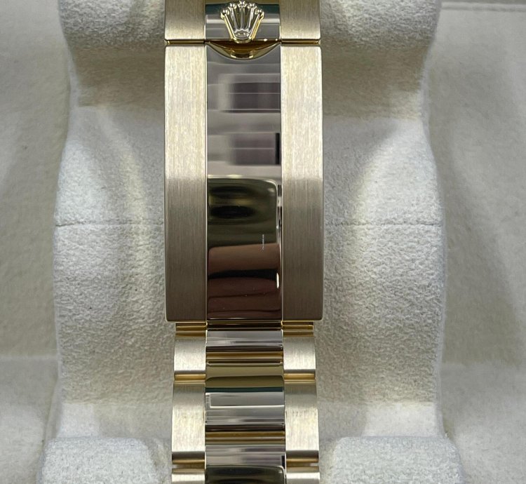 Rolex Submariner Date 41mm 126618lb 18k Yellow Gold Blue