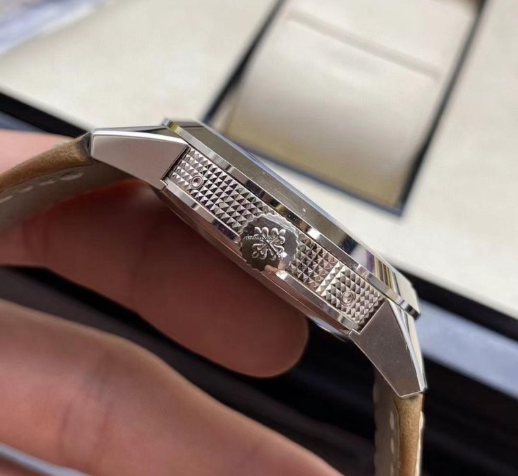 Patek Philippe Annual Calendar Travel Time Complications