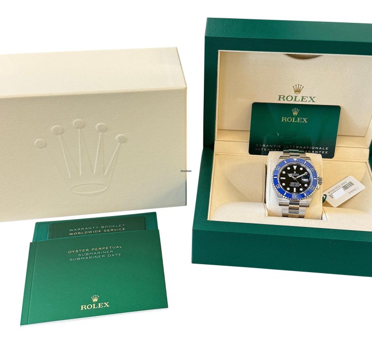 Rolex Submariner Date 41mm 18k White Gold Unworn Box Card