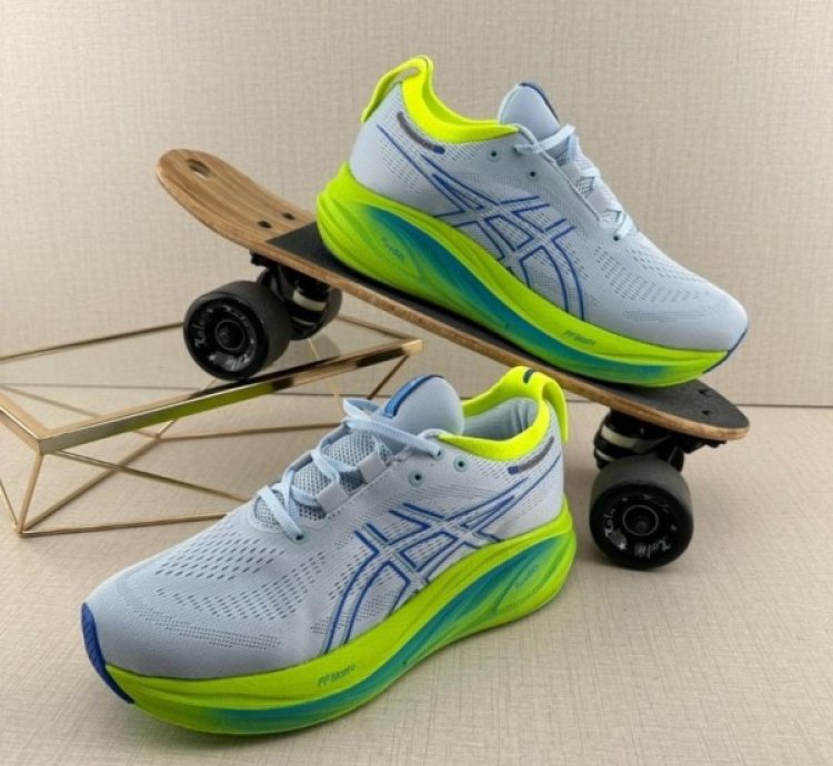 Asics Gel Nimbus 26 Lite Show Running Shoes