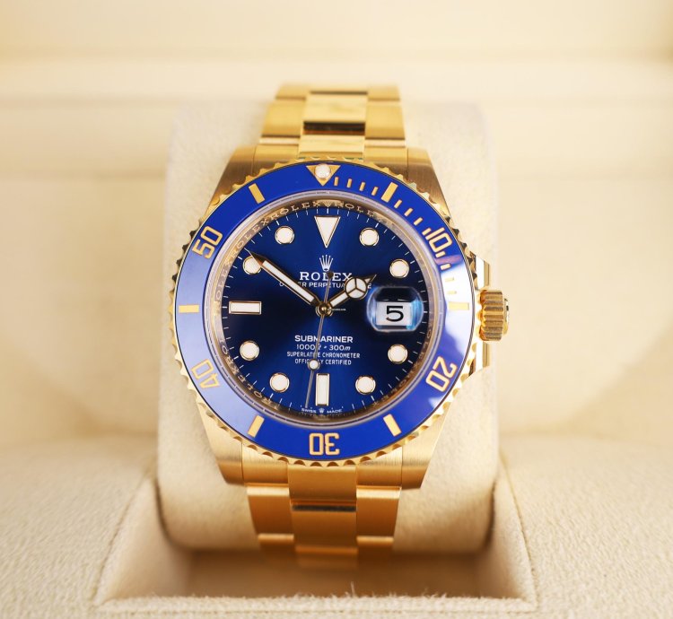 Rolex Submariner Date 41mm Yellow Gold Blue Bezel Blue Dial 126618lb