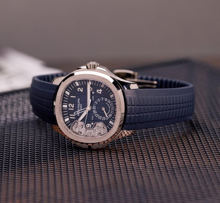 Patek Philippe Aquanaut 18k White Gold 5650g-001 - Com003537