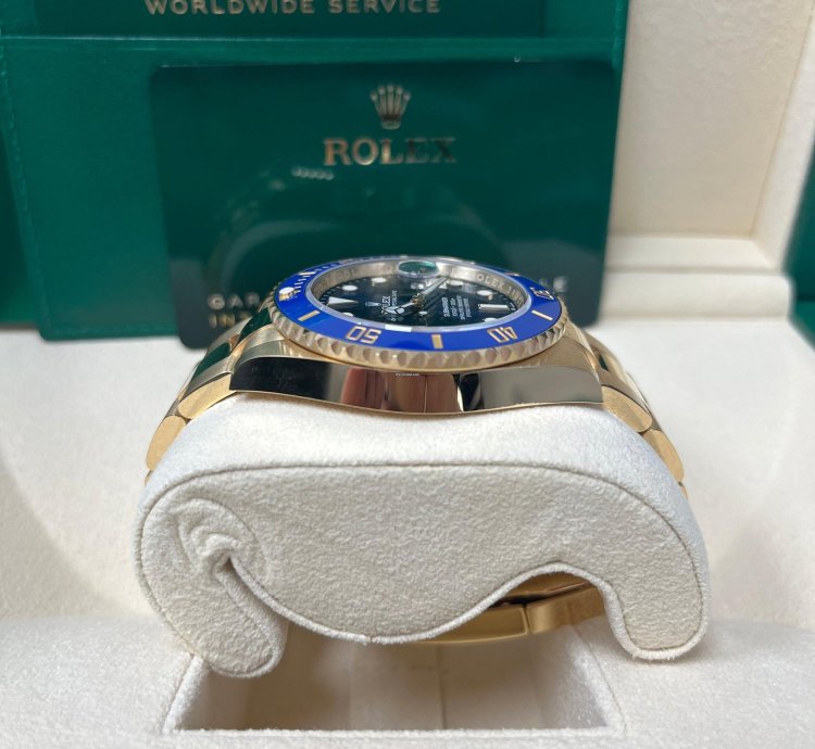 Rolex Submariner Date 41mm Yellow Gold Date Blue Bezel Blue Dial 126618lb