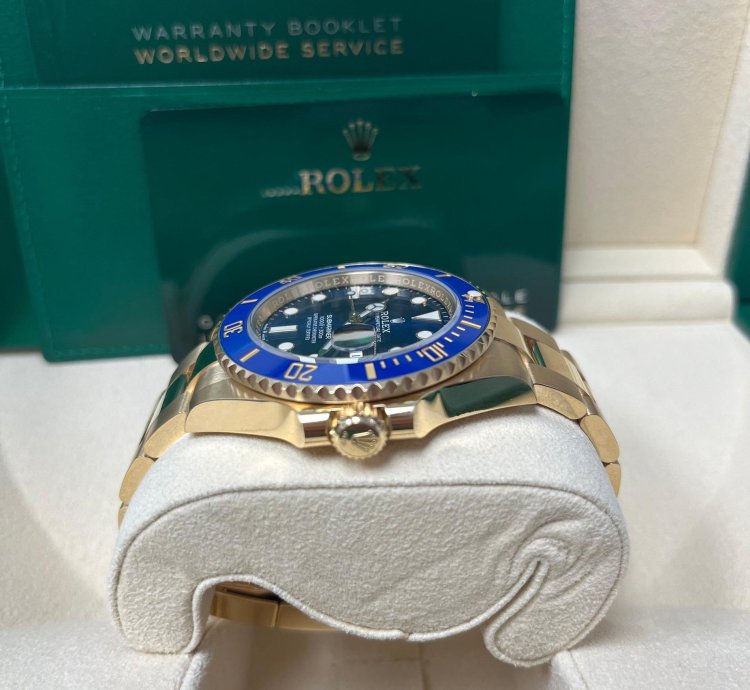 Rolex Submariner Date 41mm Yellow Gold Date Blue Bezel Blue Dial 126618lb