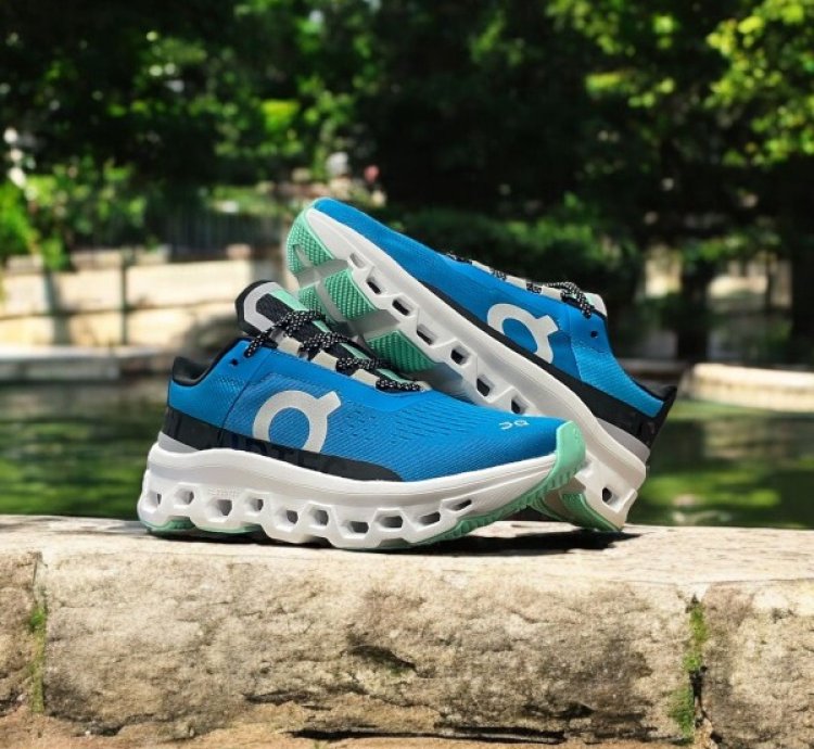 Cloud Monster Dust Vapor On Sneakers