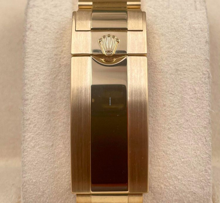 Rolex Submariner Date Blue Dial 41mm Yellow Gold 126618lb Unworn 2023