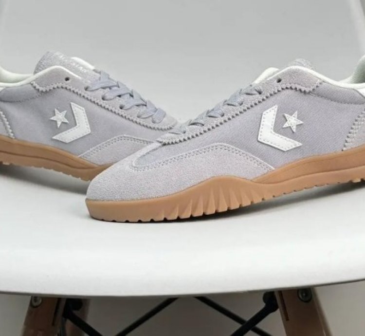 Convers E Run Star Trainer Ghost Town Sneakers