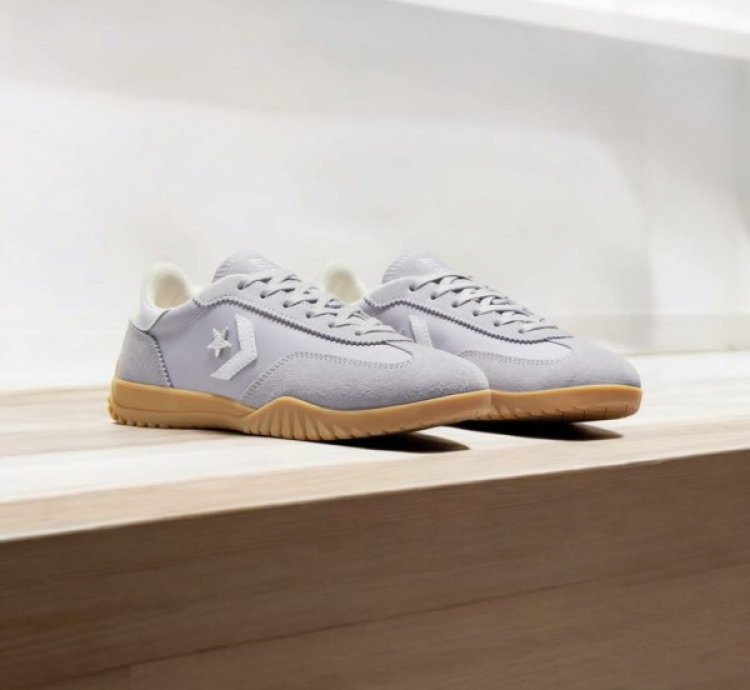 Convers E Run Star Trainer Ghost Town Sneakers