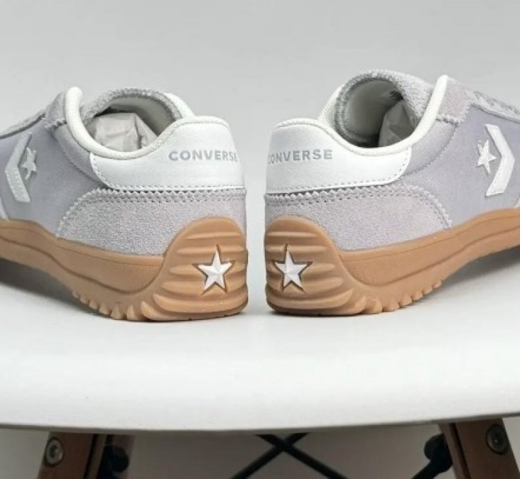 Convers E Run Star Trainer Ghost Town Sneakers