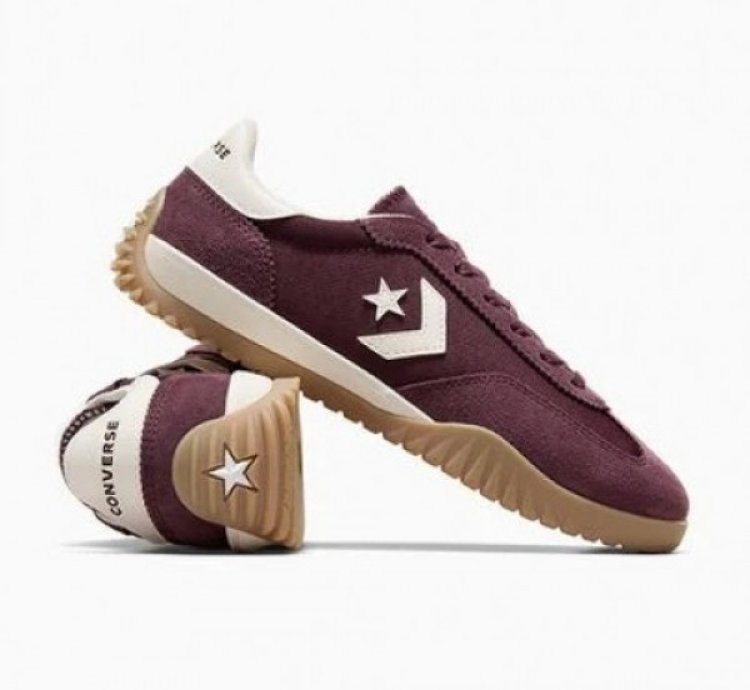 Convers E Run Star Trainer Maroon Sneakers