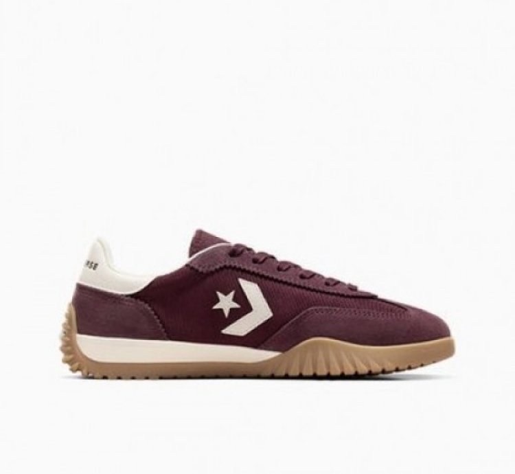 Convers E Run Star Trainer Maroon Sneakers
