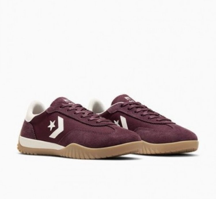Convers E Run Star Trainer Maroon Sneakers