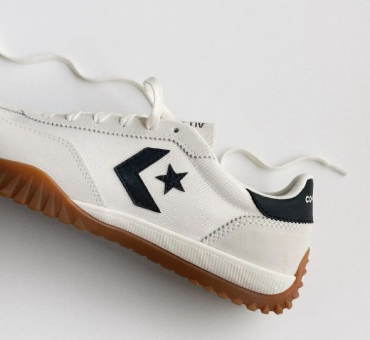 Convers E Run Star Trainer White Sneakers