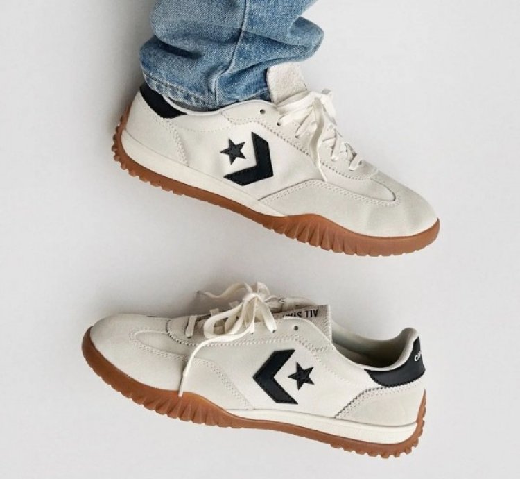 Convers E Run Star Trainer White Sneakers