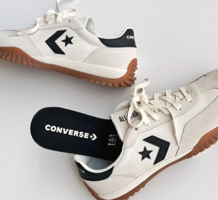 Convers E Run Star Trainer White Sneakers