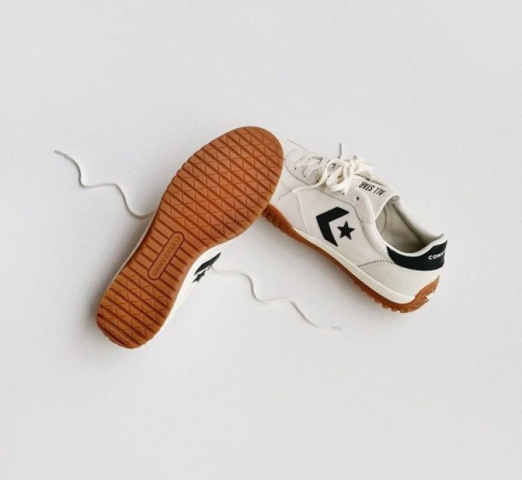 Convers E Run Star Trainer White Sneakers