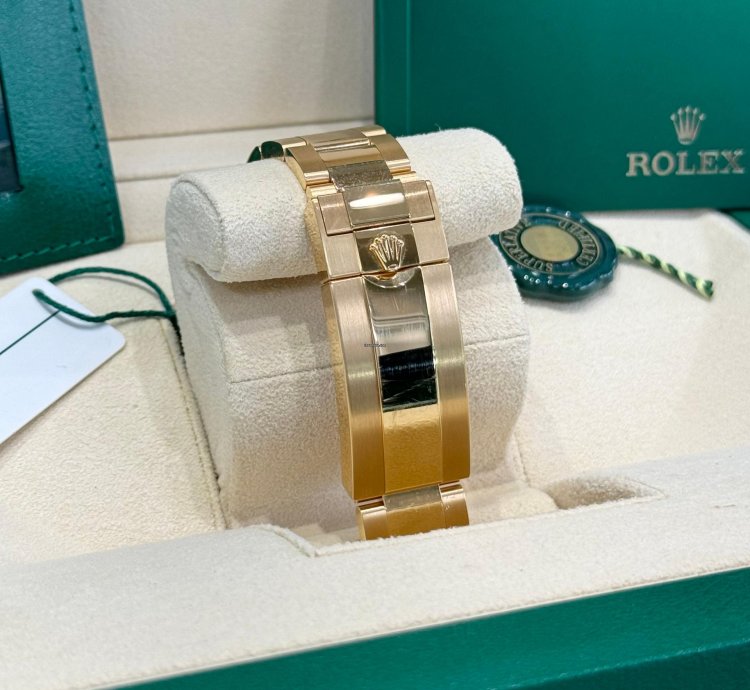 Rolex Submariner Date Blue Dial Yellow Gold 41mm 2023
