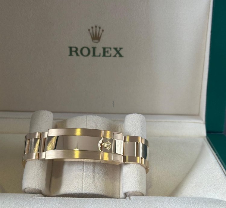 Rolex Submariner Date Bluesy 18ct Gold 2022