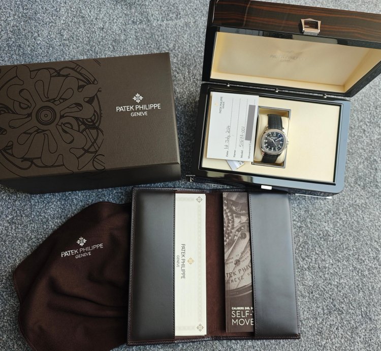Patek Philippe Aquanaut 40mm Steel Sports Black Dial Watch Ps