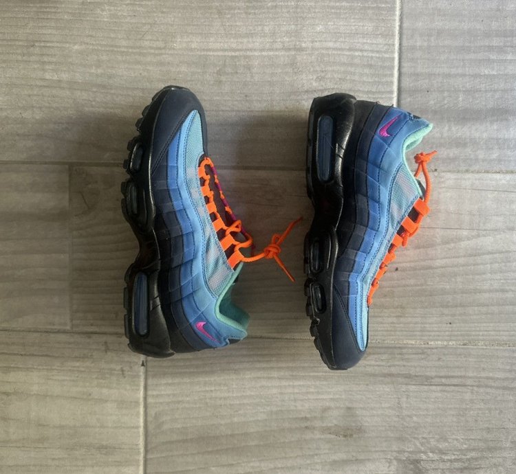 Nike Air Max 95 Coral Studios