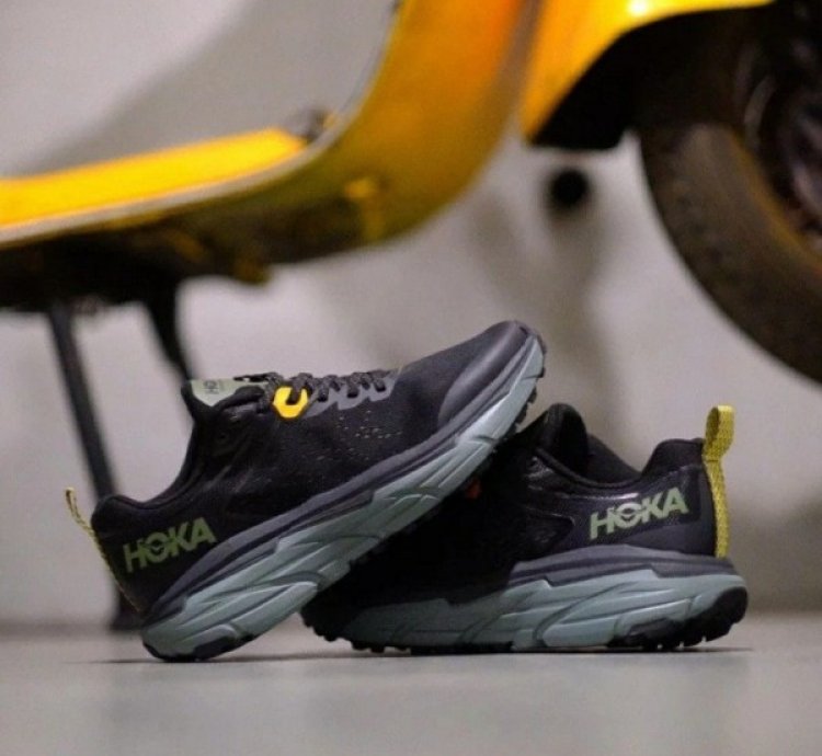 Hok A Challenger Atr 6 Black Sneakers