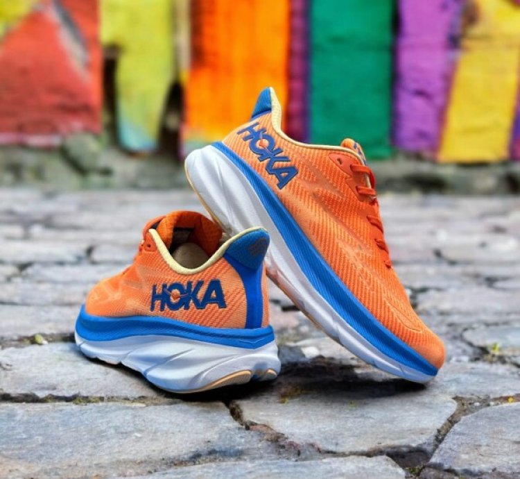 Hoka One Clifton 9 Navy Red Sneakers