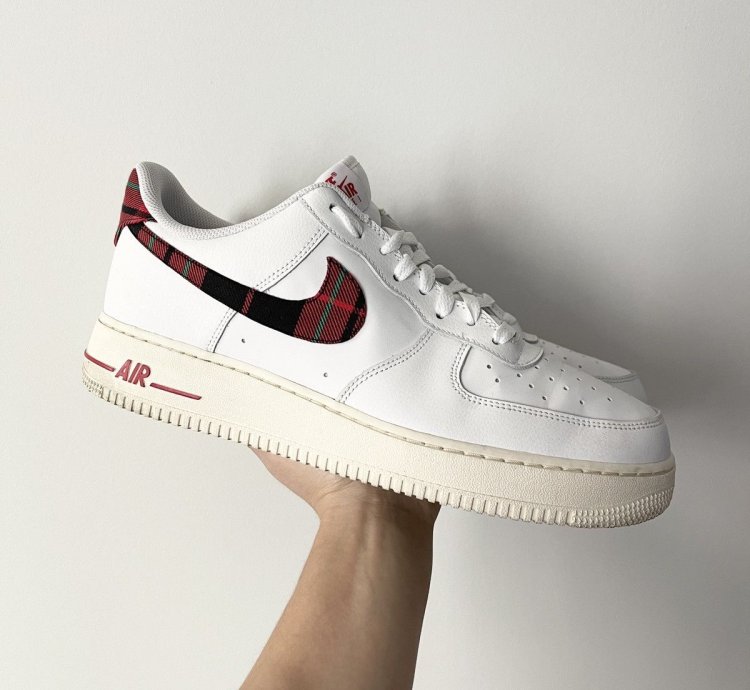 Steal Nike Air Force 1 07 Lv8 Christmas- Size 12