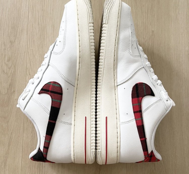 Steal Nike Air Force 1 07 Lv8 Christmas- Size 12