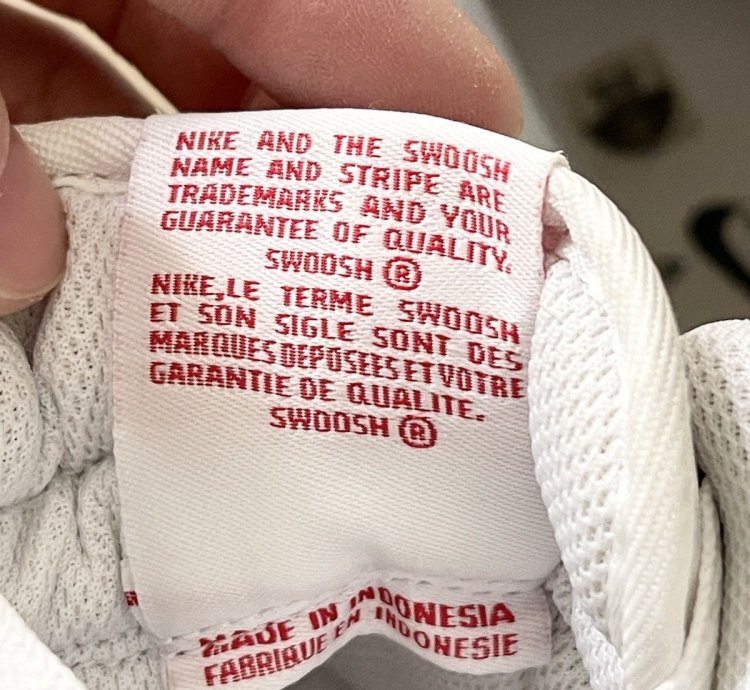 Steal Nike Air Force 1 07 Lv8 Christmas- Size 12
