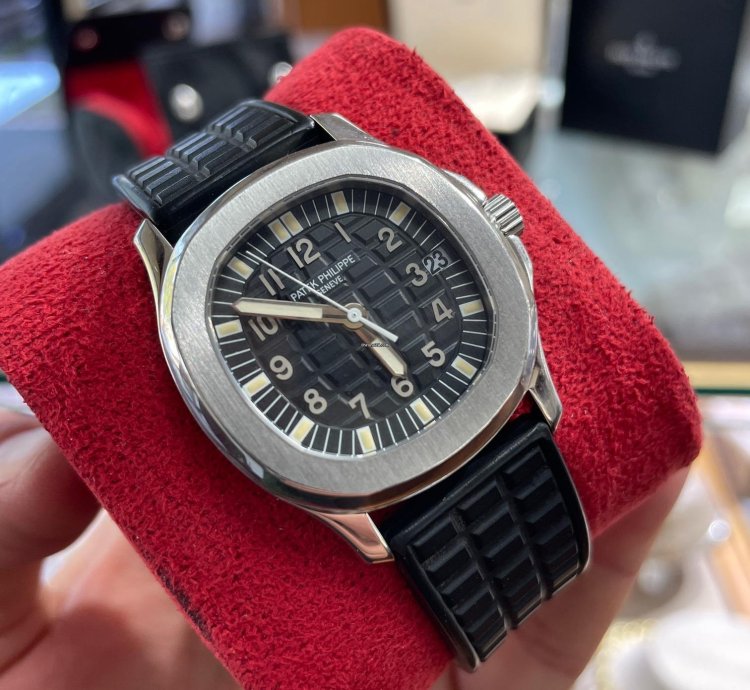 Patek Philippe Aquanaut 5066a Automatic Box And Hang Tags Preowned Mint