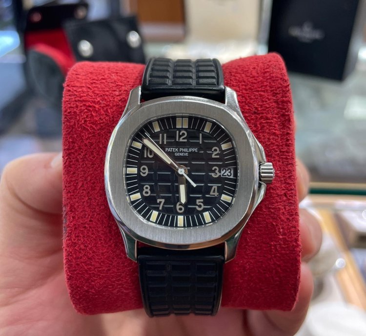 Patek Philippe Aquanaut 5066a Automatic Box And Hang Tags Preowned Mint