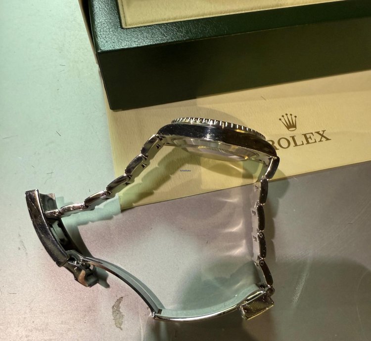 Rolex Submariner Date Hulk 116610lv