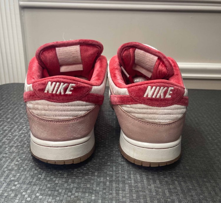 Strangelove Dunk Low Sb Valentines Day