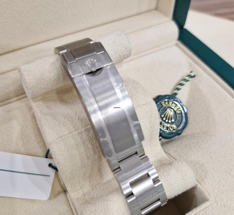 Rolex Submariner Date Hulk Unworn Full Stickers Barcode 2019 Full Set Eu Watch