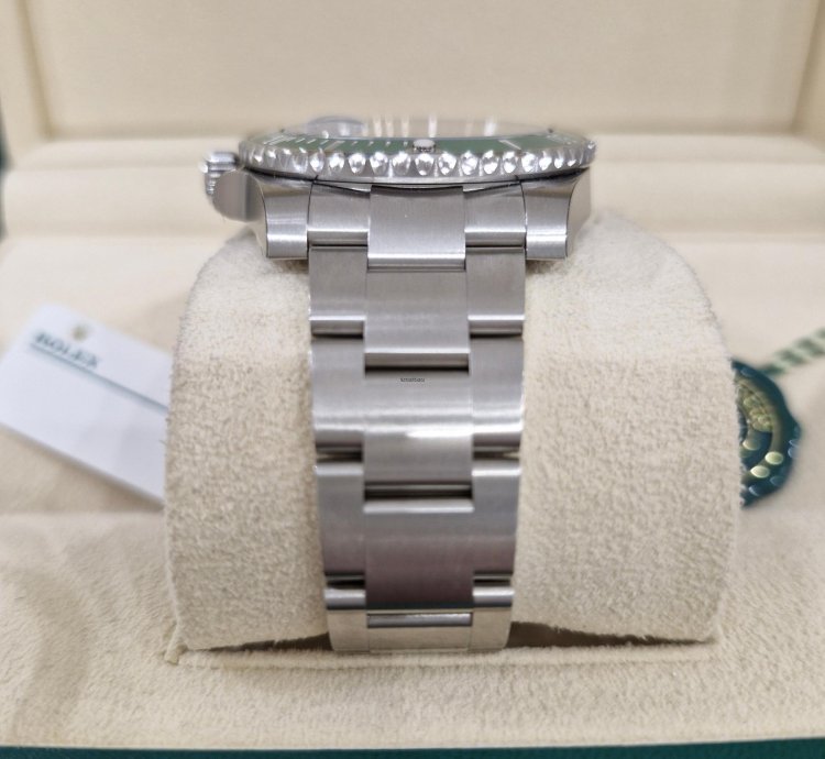 Rolex Submariner Date Hulk Unworn Full Stickers Barcode 2019 Full Set Eu Watch