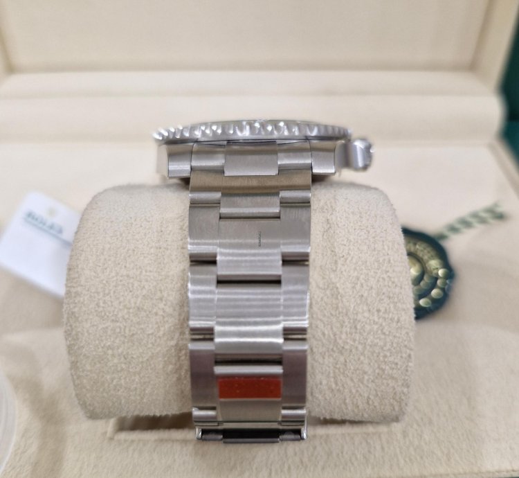 Rolex Submariner Date Hulk Unworn Full Stickers Barcode 2019 Full Set Eu Watch