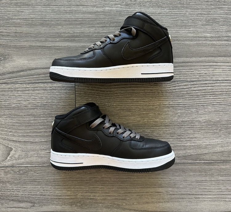 Study Nike Air Force 1 Mid
