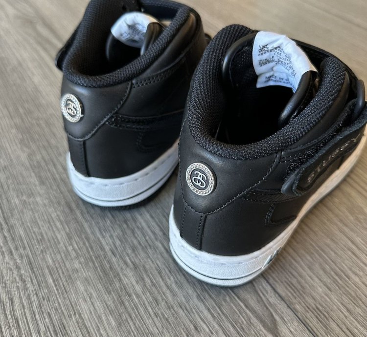 Study Nike Air Force 1 Mid