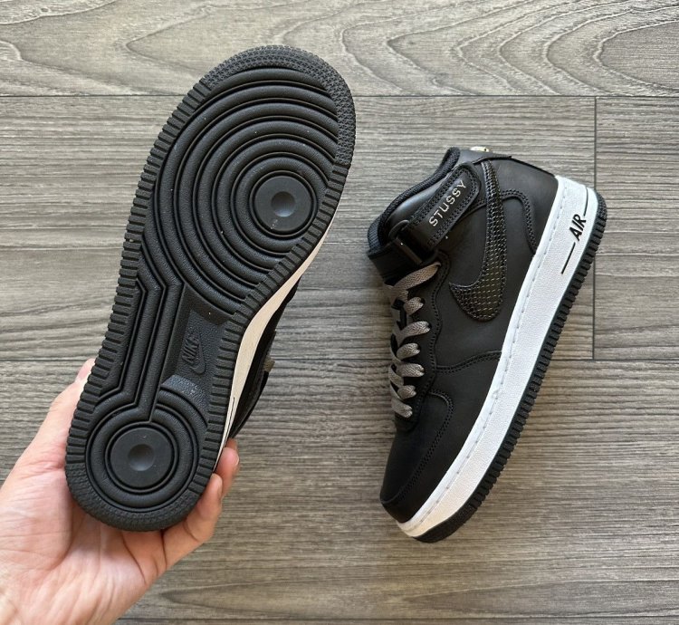 Study Nike Air Force 1 Mid