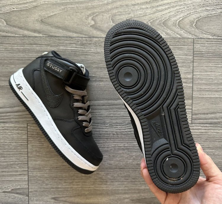 Study Nike Air Force 1 Mid