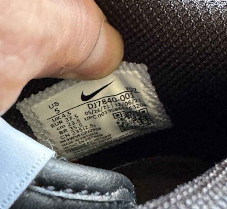 Study Nike Air Force 1 Mid