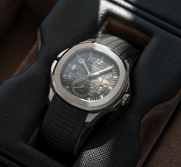 Patek Philippe Aquanaut 5164a Aquanaut Travel Time Steel