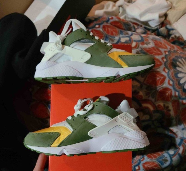Stussy Air Huarache Le Dark Olive 2021