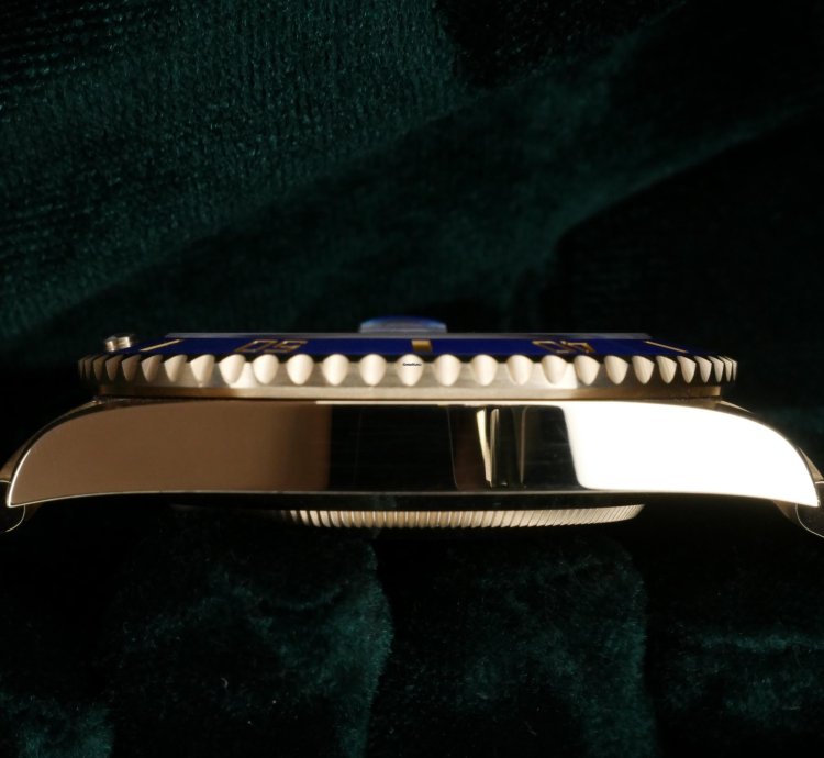 Rolex Submariner Date Mint Complete Set Submariner Date Bluesy 41mm Blue Dial 18k Yellow Gold 126618lb