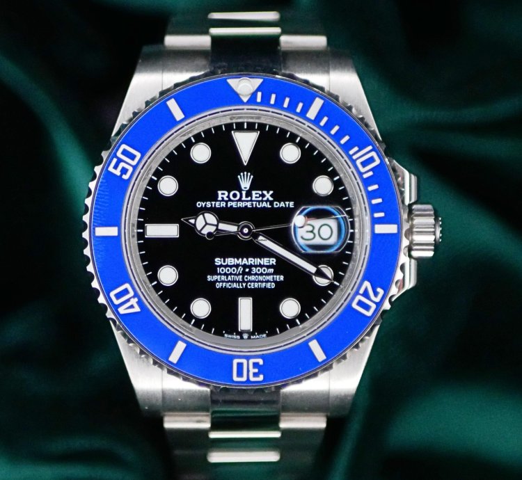 Rolex Submariner Date Mint Complete Set Submariner Date Cookie Monster Black Dial White Gold Steel 126619lb