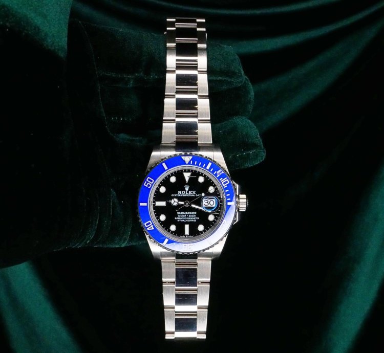 Rolex Submariner Date Mint Complete Set Submariner Date Cookie Monster Black Dial White Gold Steel 126619lb
