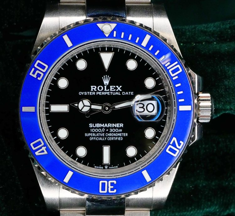 Rolex Submariner Date Mint Complete Set Submariner Date Cookie Monster Black Dial White Gold Steel 126619lb