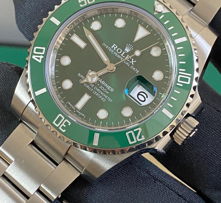 Rolex Submariner Date New 2020 Full Set Submariner Date Hulk Discontinued Model New Style Card